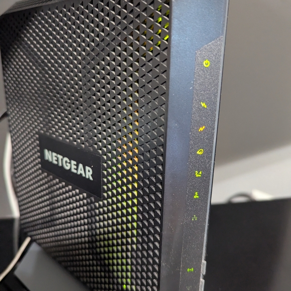 Netgear Nighthawk AC1900 Modem Router - Picture 3 of 10